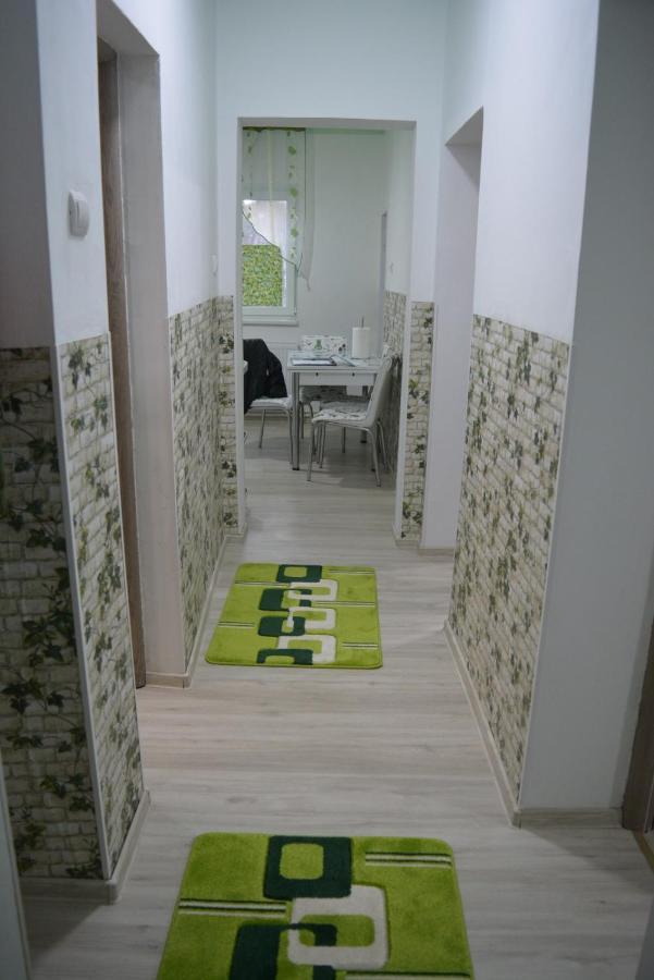 Green Rooms Hunedoara Exterior foto